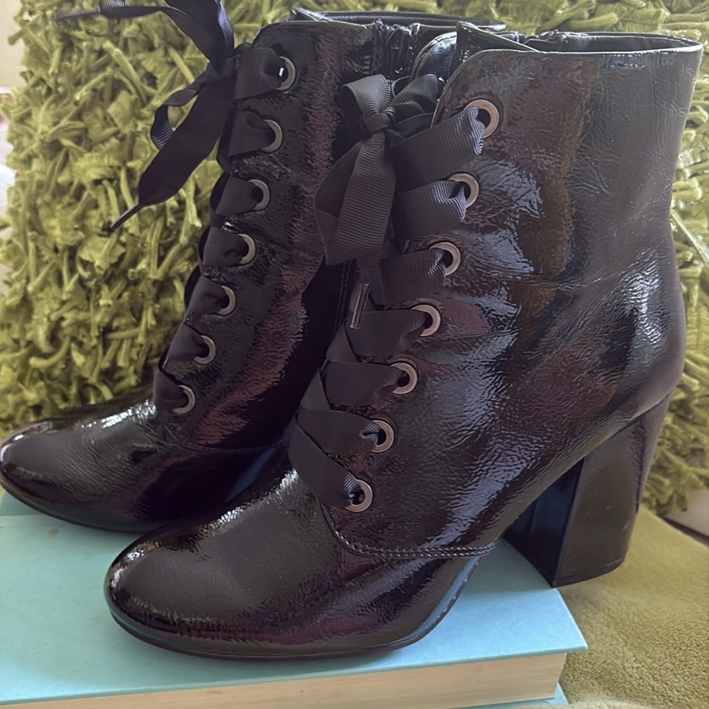 Kenneth Cole Corrine Black Patent Ribbon Booties never worn 3.5” block heels - Picture 9 of 9